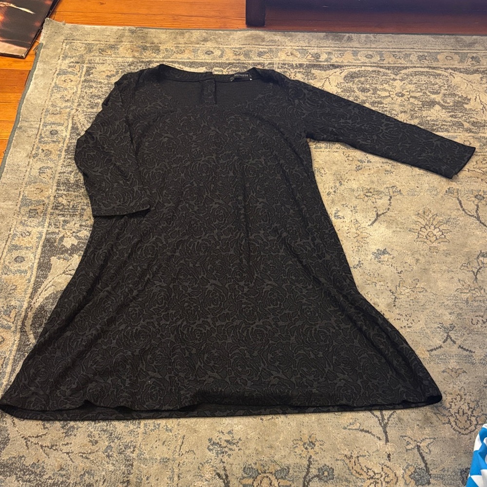 cut loose Black Long-Sleeve Floral A-Line Dress